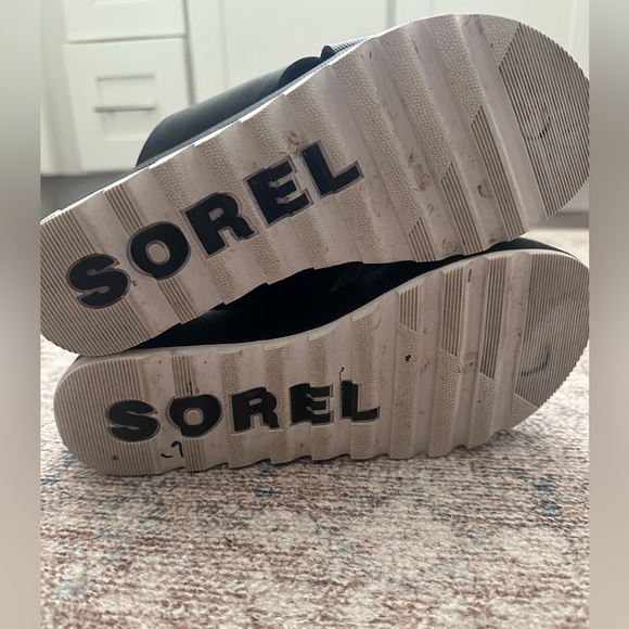 Sorel Cameron Flatform Mule. Size 7.5 - Picture 6 of 6